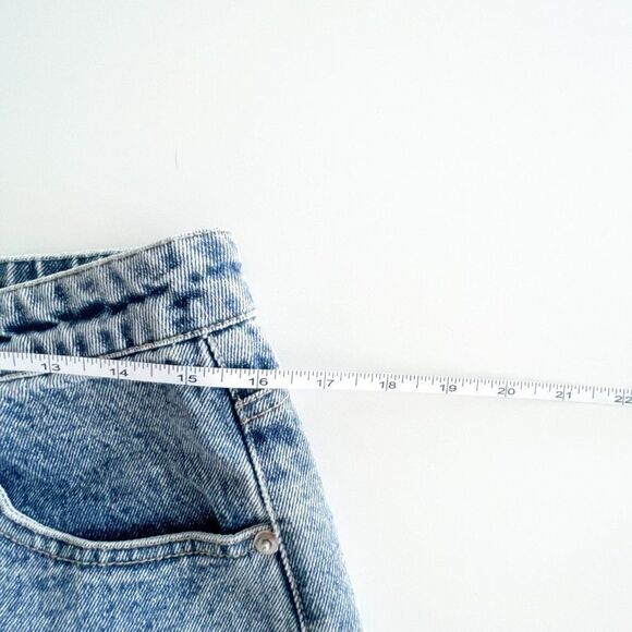 LOST IN LUNAR // The George Shorts // crafted from a 100% cotton denim // Size 8 - Picture 6 of 16